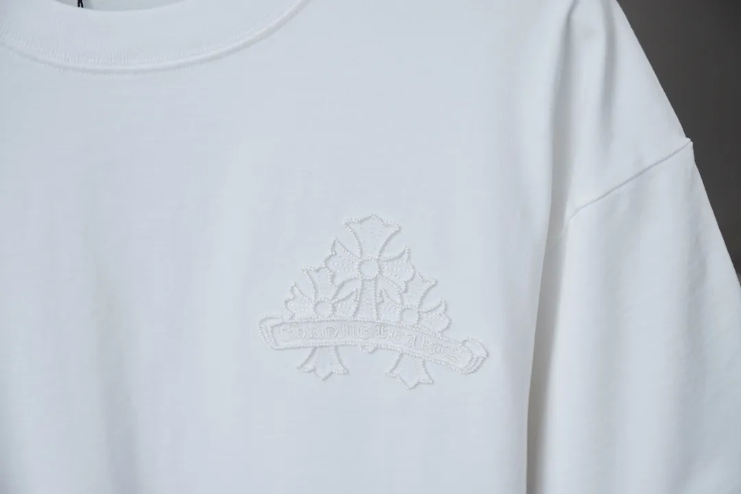 🅿️200 Ch*ome Hearte 25SS early spring new style embroidered heart cross short sleeves light luxury essential item for daily commuting for men and women correct version welcome to compare detailed features · 320g 100% pure cotton double yarn jersey fabric · Custom dyed in the same vat with special thickened 32 count double-ply 1X1 thread · Imported Tajima machine hollow embroidery embroidered CHRO heart pattern · Ready-to-wear general wash · Double-needle sewing and cross-seam technology · Original main mark, washed tag, brand moisture-proof paper packaging Color: black/white Size: S/M/L/XL